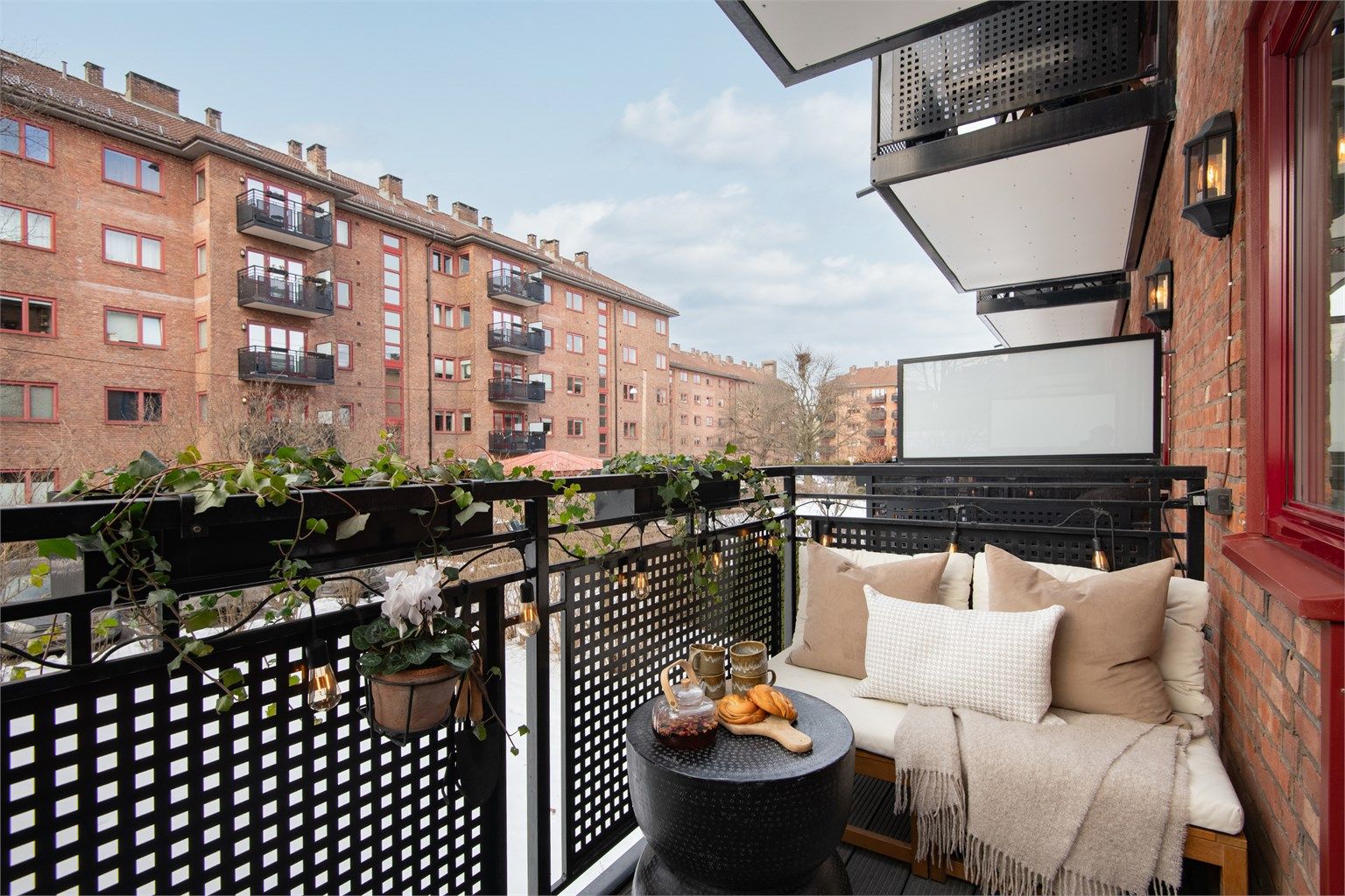 En Lekker og gjennomført 2-roms med vestvendt balkong og skjermet beliggenhet i populære Maridalsveien borettslag. 