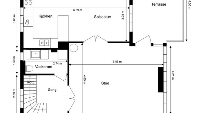 Første etasje samler entré, bad/vaskerom, stue, spisestue og kjøkken i en sosial planløsning.