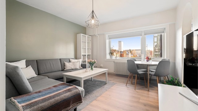 Saip Harmankaya har gleden av å presentere Elgeseter gate 58 A! Lys og innbydende 3-roms aksjeleilighet med attraktiv og sentral beliggenhet.