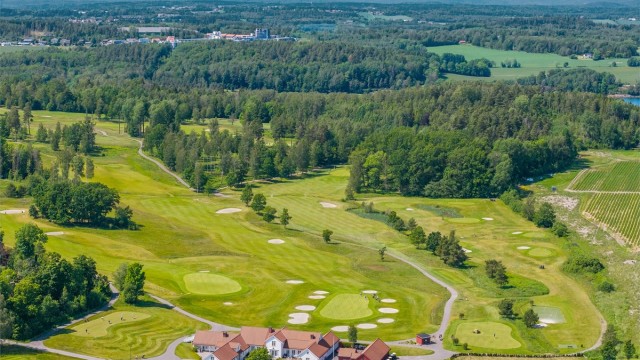 For den golfinteresserte er det kort vei til Nøtterøy Golfklubbs 18-hulls bane på Borgheim.