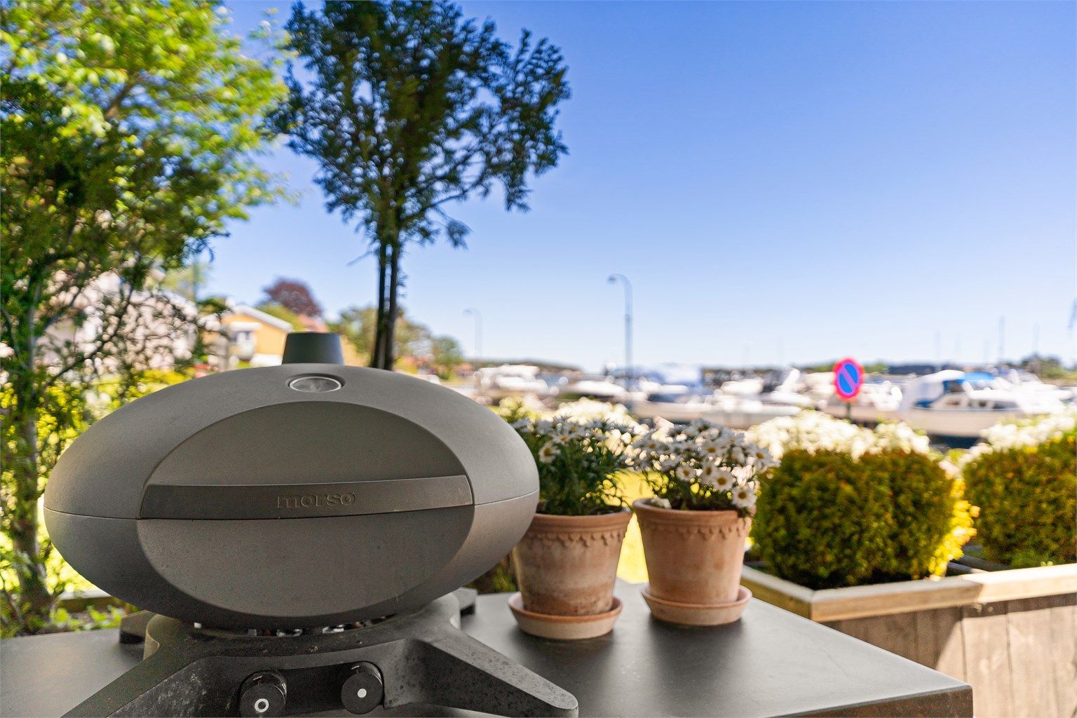Her ligger alt til rette for å invitere venner og familie til grillfest 