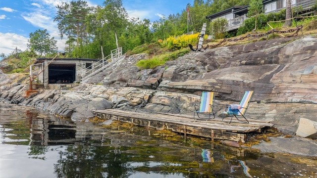 Området byr på vakker natur, kystlandskap og gode muligheter for å nyte både rolige dager på hytta og aktive dager ute i det fri.
