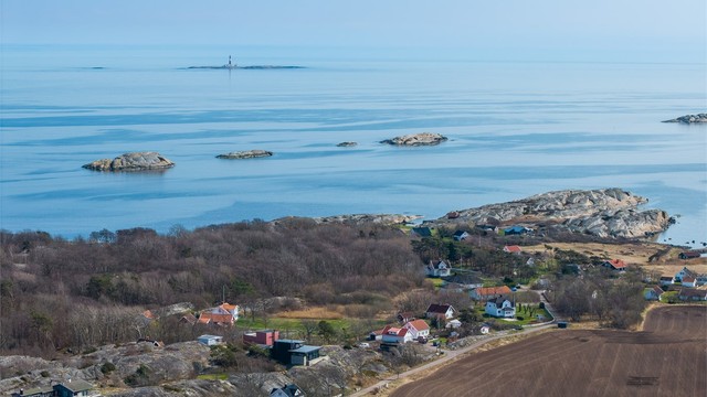 Dette er en eiendom for deg som ønsker noe utenom det vanlige – en særegen bolig med sterk identitet, midt i noe av det vakreste skjærgården har å by på.