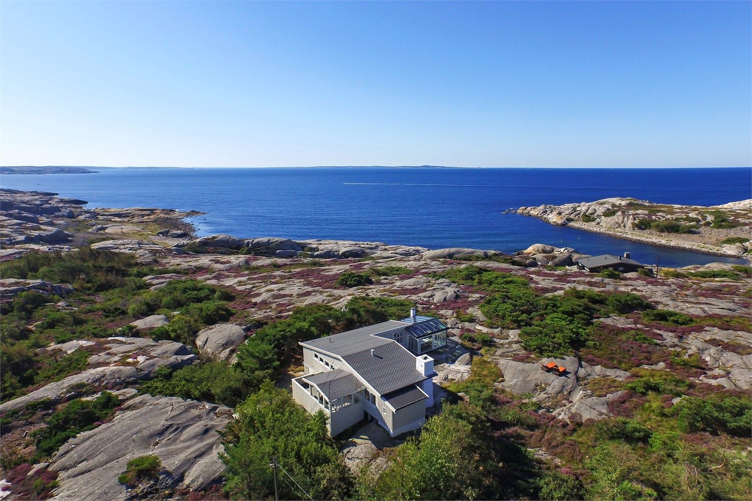 Rognhavn 56 presenteres av Raymond Bøhn i Krogsveen. En oppriktig sjelden mulighet - i første rekke mot Ytre Hvaler Nasjonalpark.