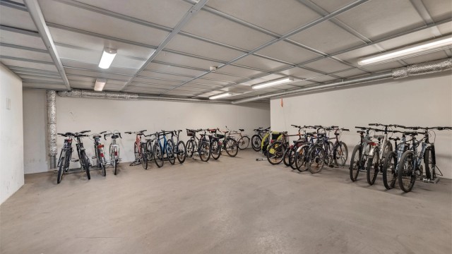 Felles sykkelparkering i kjeller