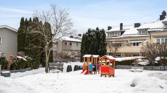 Området er attraktivt og familievennlig, med skoler og barnehager i gangavstand.