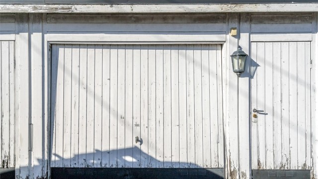 Garasje på 22 kvm med eget bruksnummer medfølger - Denne er utleid i dag for 1.500,- pr mnd