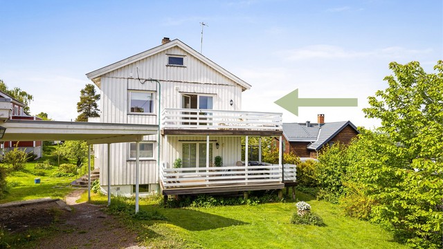 Boligen har en medfølgende carport på ca. 19 kvm (ikke byggemeldt).