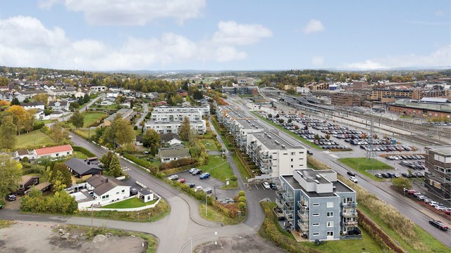 Ski stasjon ligger i kort gangavstand fra leiligheten, med Follobanen som tar deg til Oslo S på ca. 12 minutter.