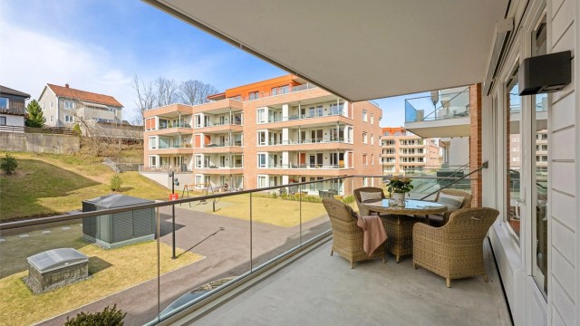 Balkongen er på 16 kvm, og er vendt mot bakgården