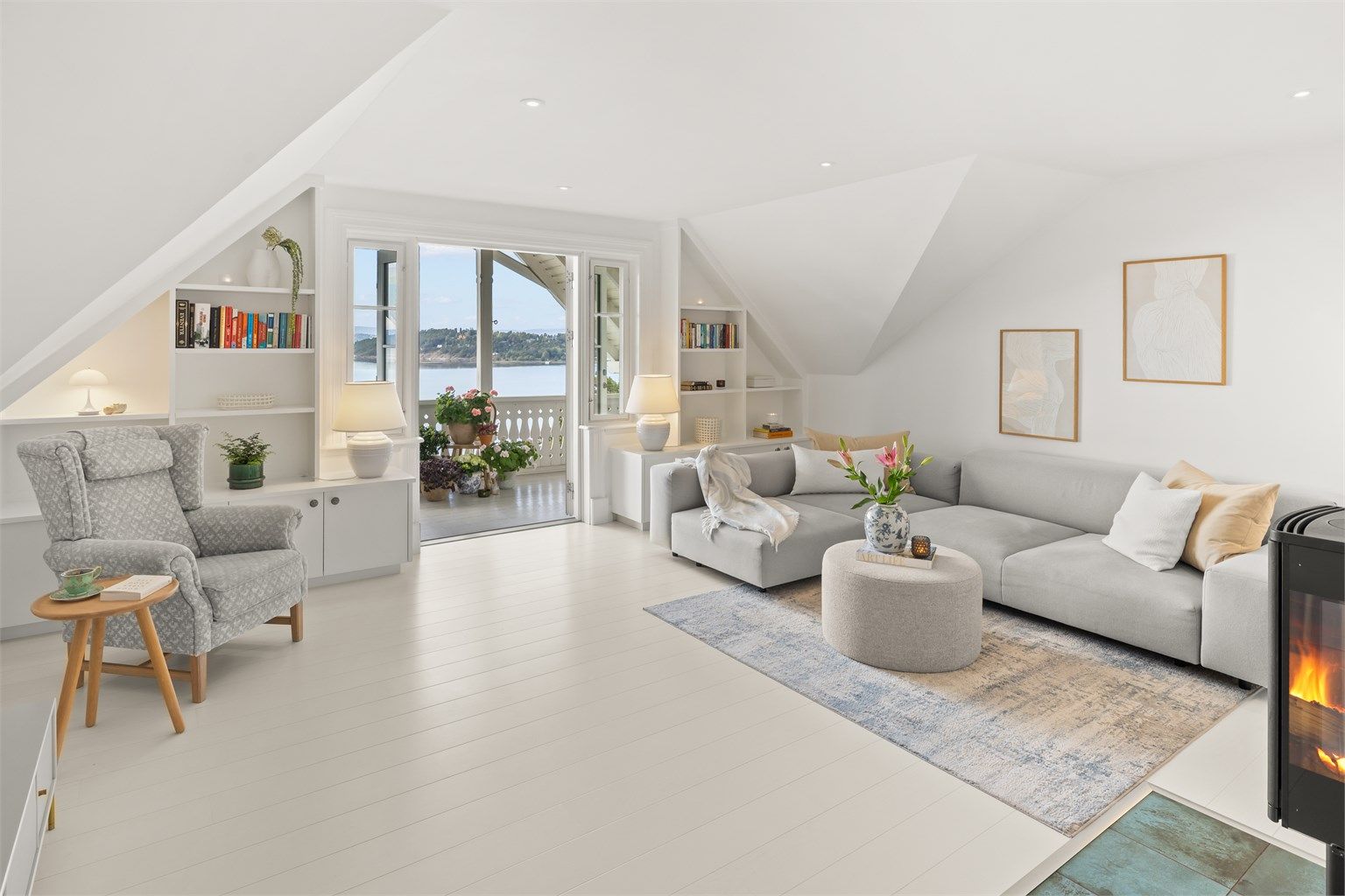 Lys og  hyggelig klassisk leilighet - Utsikt fra samtlige rom 