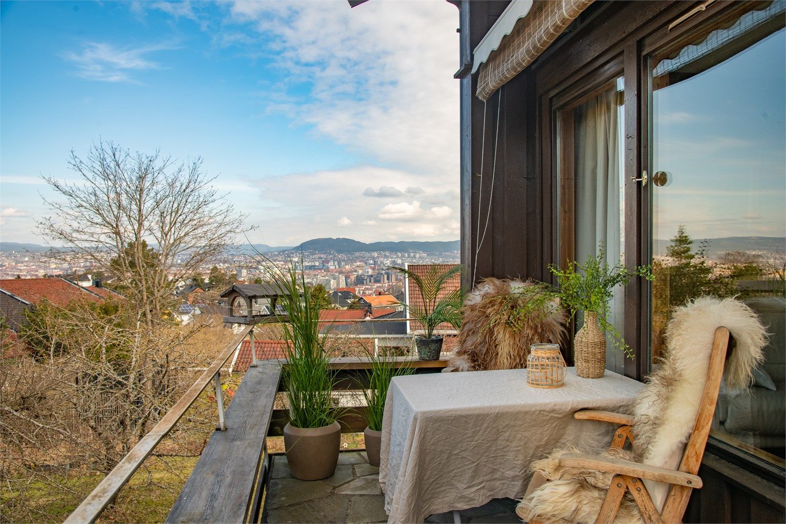 Balkong med sol hele dagen. 