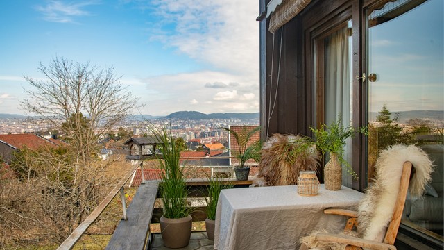 Balkong med sol hele dagen.