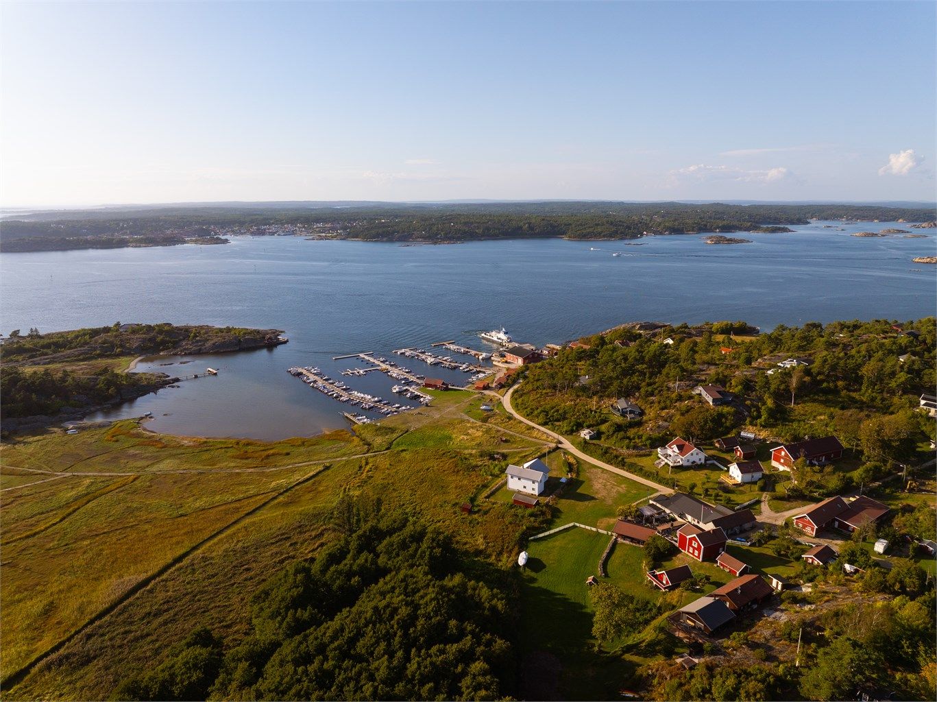 Flest fergeavganger til Søndre Sandøy er det mellom Nedgården og Skjærhalden.
