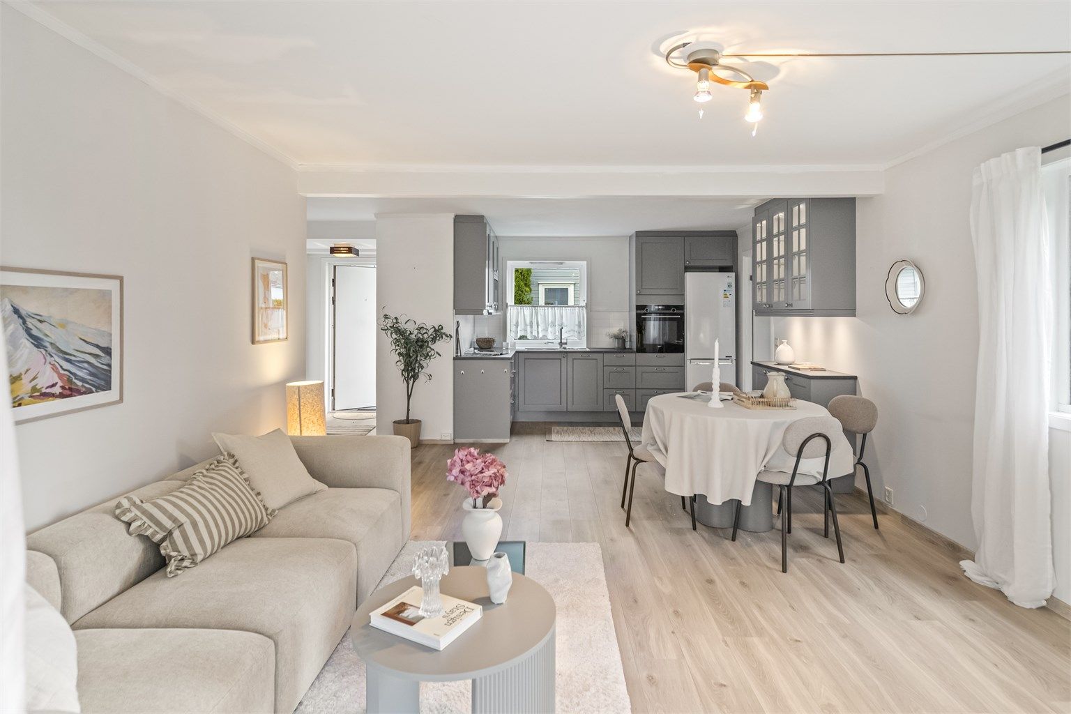 Lekker og innbydende oppusset leilighet i 1. etasje