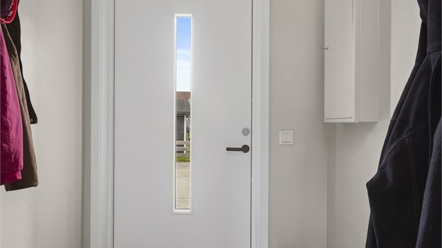 Entré med ny inngangsdør.
