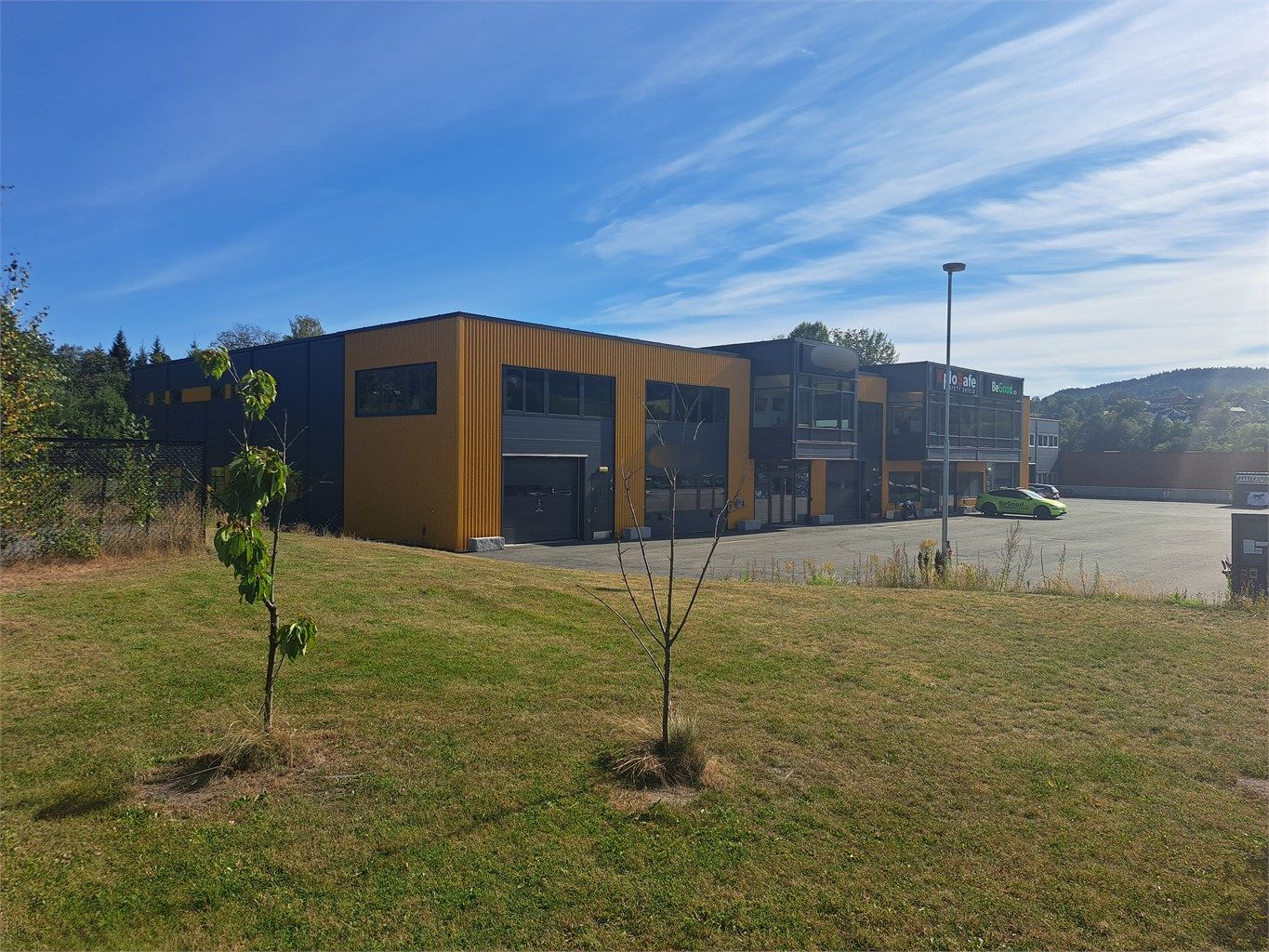 Fine utearealer og godt med snuplass for lastebiler