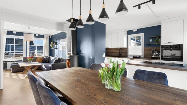 Eiendomsmegler Krogsveen v/Marcus Grundy har gleden av å presentere Snekkervegen 15!