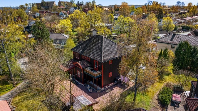 Fra eiendommen er det kort vei til både Bekkestua, Sandvika og Fornebu.