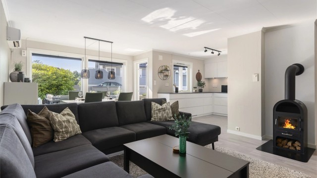 En tiltalende leilighet med 2 soverom, fantastisk uteområde og gode oppbevaringsløsninger