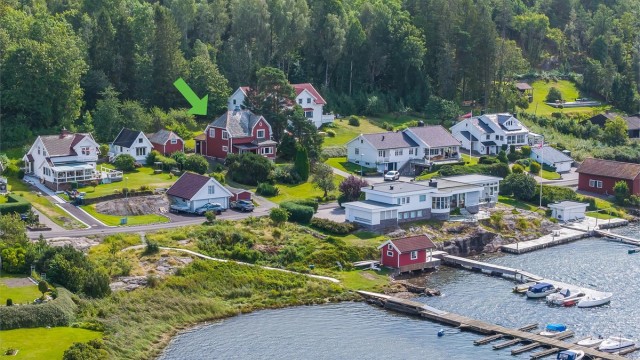 Vestvendt hyggelig enebolig beliggende flott til i solrike omgivelser på Kjøpmannskjær | Båtplass | Moderniseringsbehov