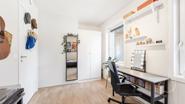 Rommet egner seg godt som barnerom, gjesterom eller kontor.