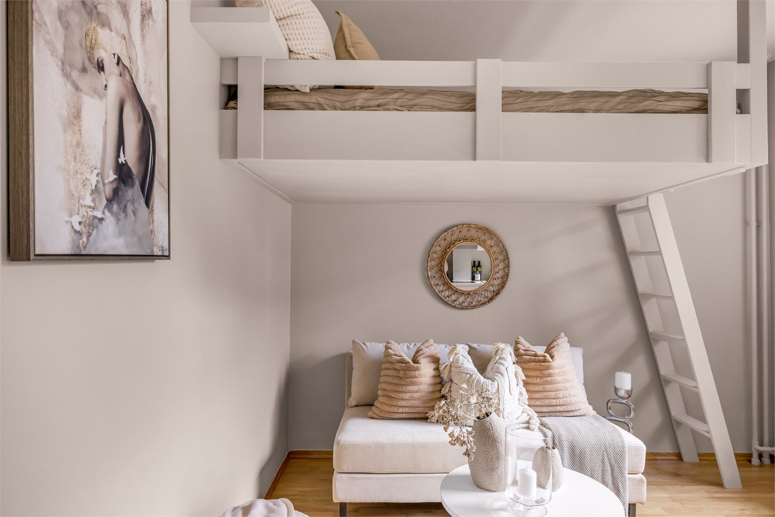 God plass til både sofa og seng
