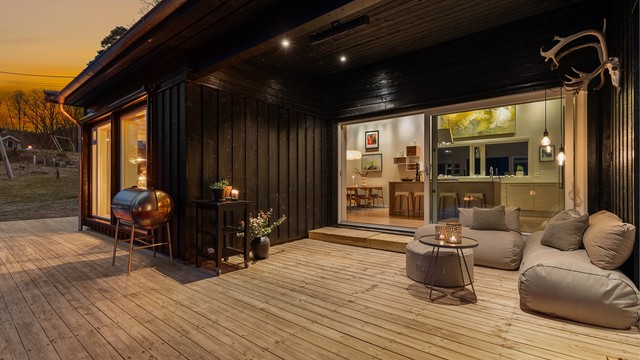 Her er det god plass til utemøbler og grill.