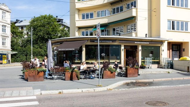 Kort avstand til så og si alt av service tilbud og kollektiv transport som tar deg i alle byens retninger!