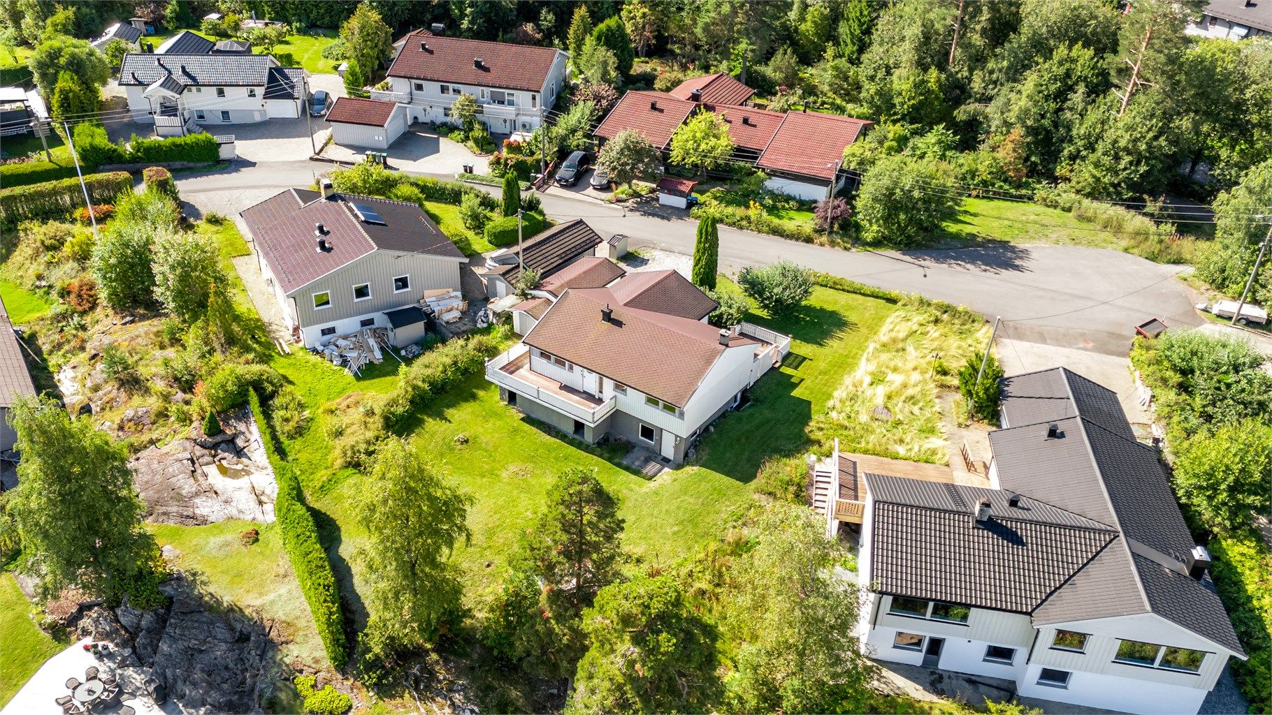 Området består hovedsakelig av eneboliger og rekkehus.