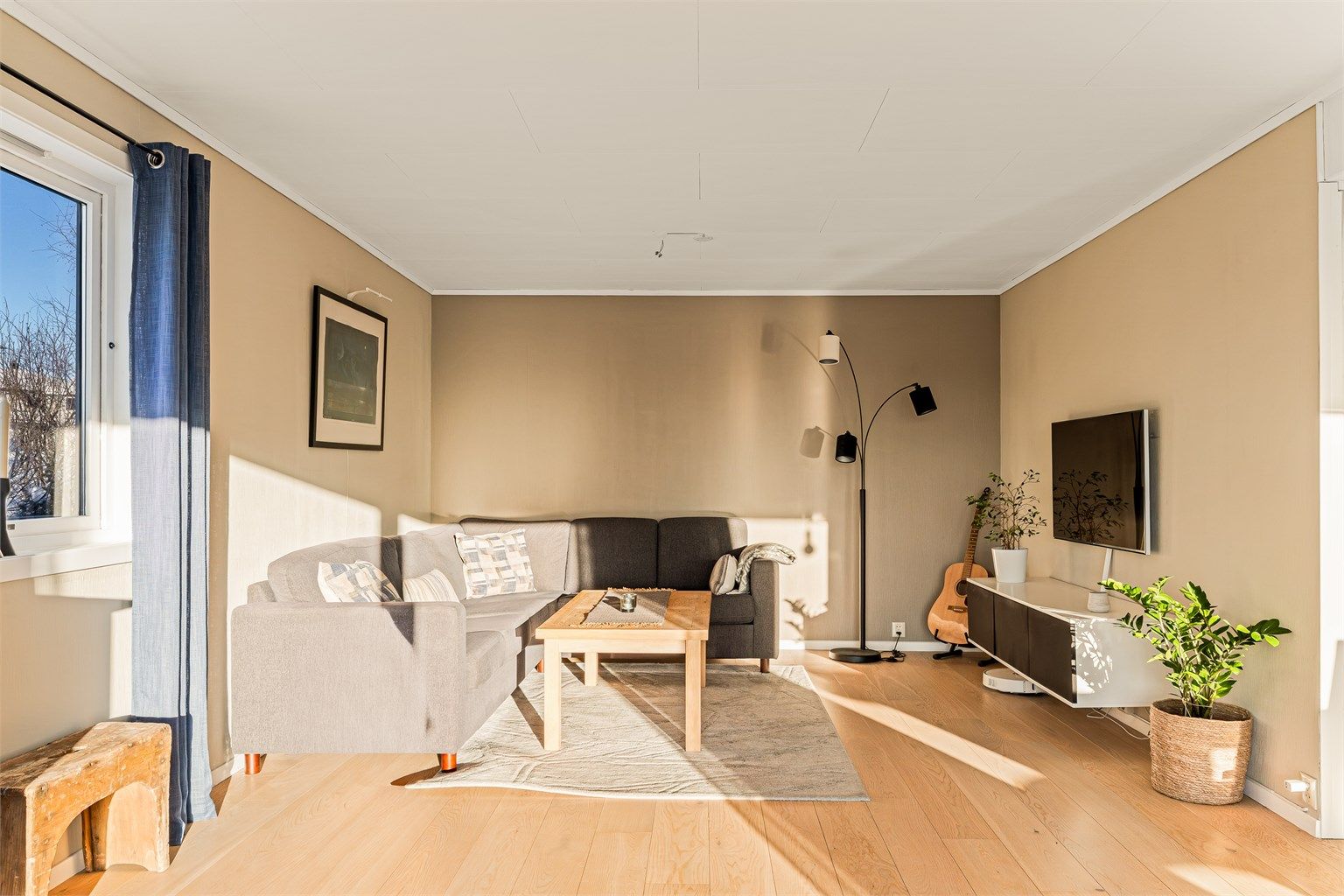 Stuen i L form gjør det lett å lage til flere soner