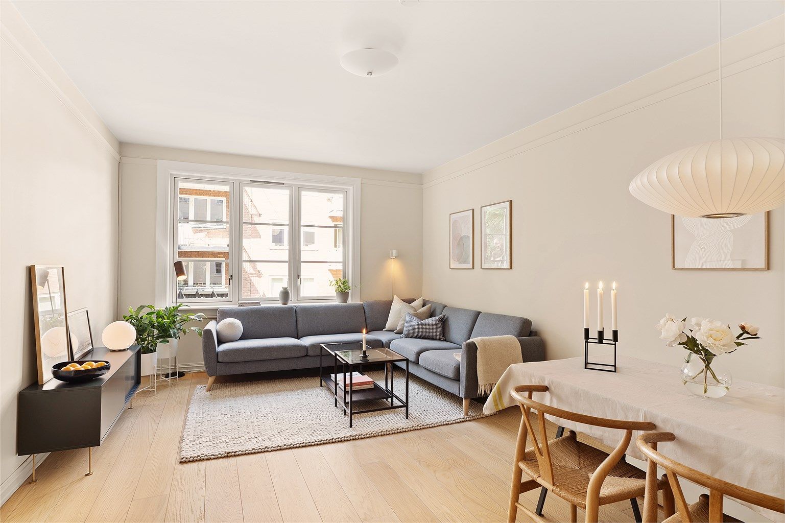 Velkommen til Vidars gate 11, en lekker 3-roms leilighet med en arealeffektiv planløsning og moderne standard presentert av Marius Dyngeland Iversen.