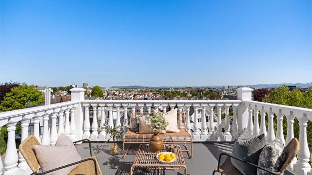 Velkommen til Johan Thorsnes gate 66B - en loftsleilighet med fantastisk utsikt over byen