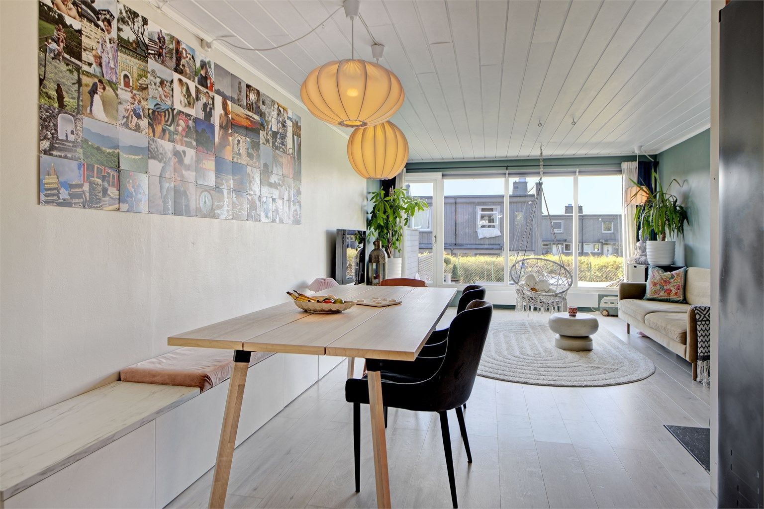 Stue - god plass til spisebord, sofaløsning, m.m.