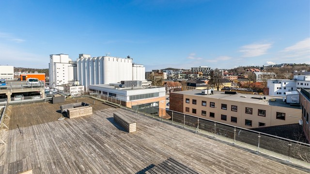Som andelseier får du tilgang til borettslagets store felles takaltan som er solfylt fra morgen til kveld.