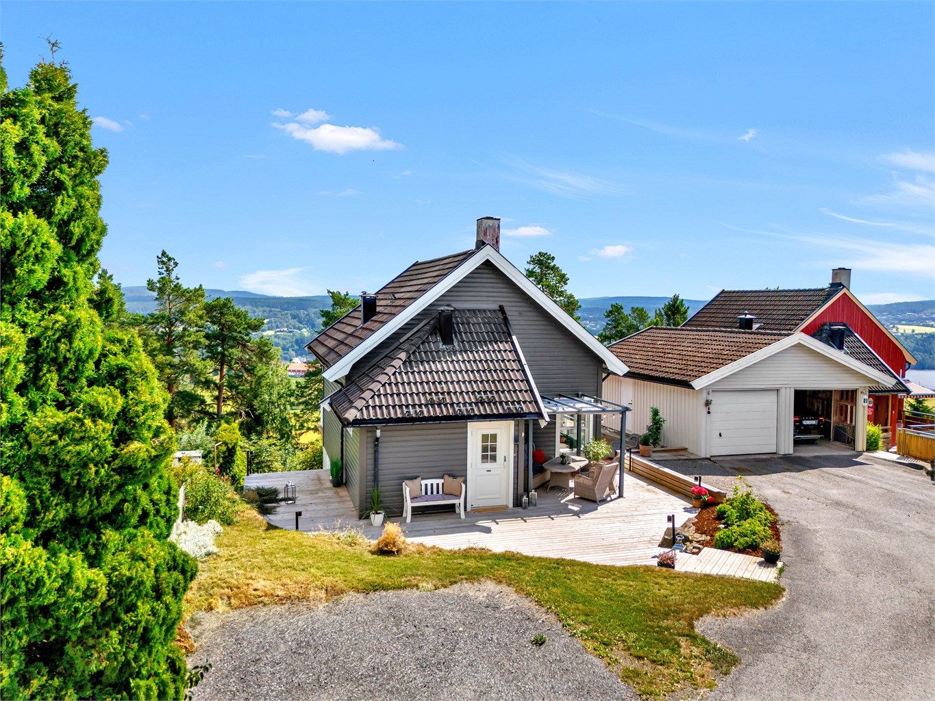 Eiendomsmegler Krogsveen v/ Vegard Gran Andersen ønsker deg velkommen til Bjørkelia 41!