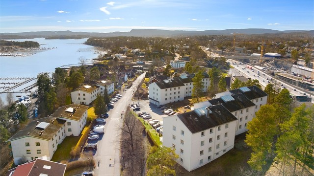 Fra eiendommen er det enkel adkomst til E18, som gir effektiv transport med bil.