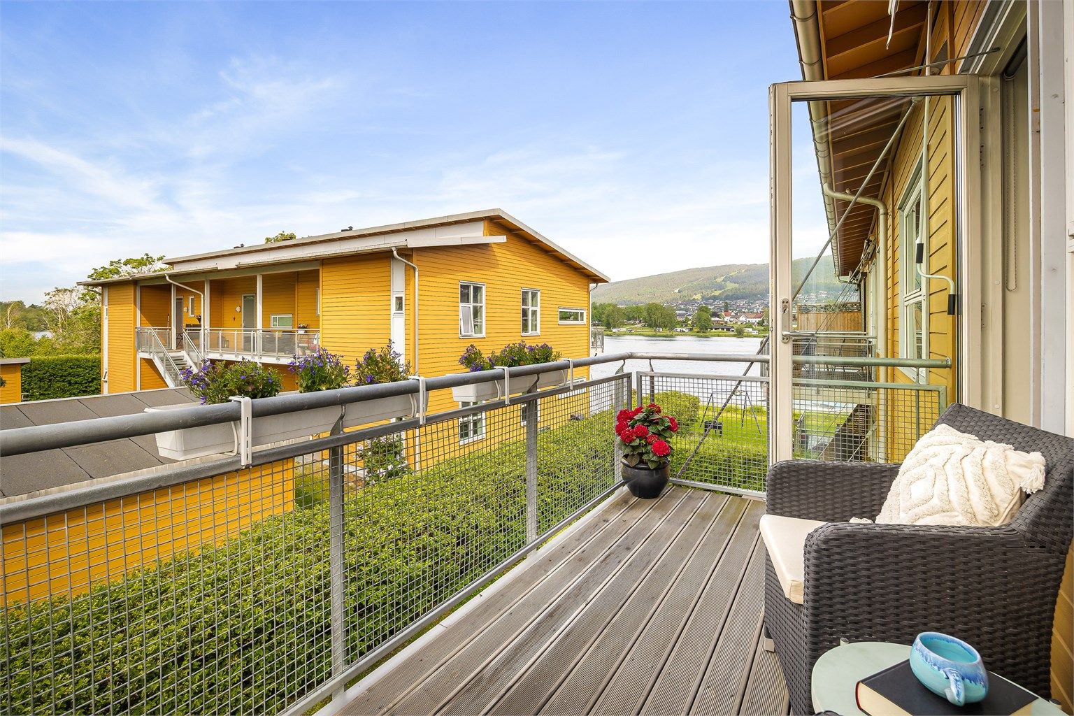 Leiligheten har en fin beliggenhet i første rekke langs Drammenselva.
Foto: Stine Prøitz Jørgensen