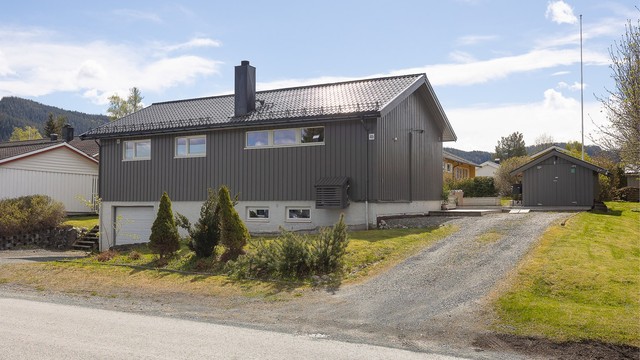EPS fuktsikring og støpt nytt gulv i garasje, samt elbillader. Søknad om ferdigattest for underetasjen er innsendt kommunen