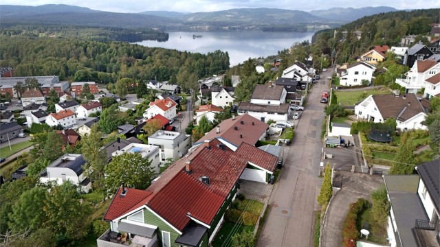 Velkommen til Fallanveien 11A - En romslig halvpart av en vertikaldelt tomannsbolig med meget flott beliggenhet!