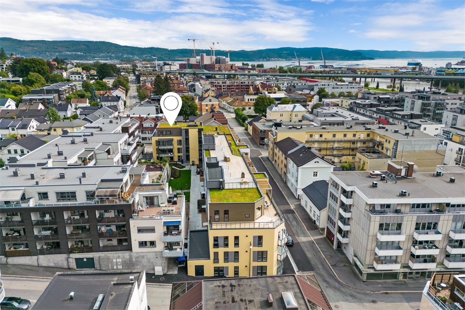 Nabolagsrestaurant "Lille Ælling" som ligger i et par kvartaler nedenfor, langs Bragernes Strand - Sommerbilde fra tidligere annonse.