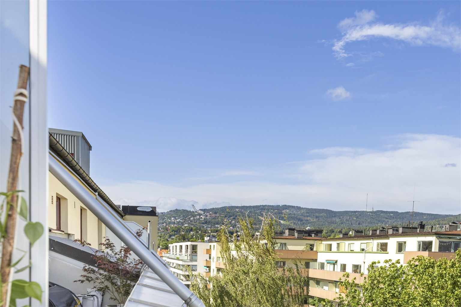 Fra boligen har du flott utsikt over Oslo og Holmenkollen!