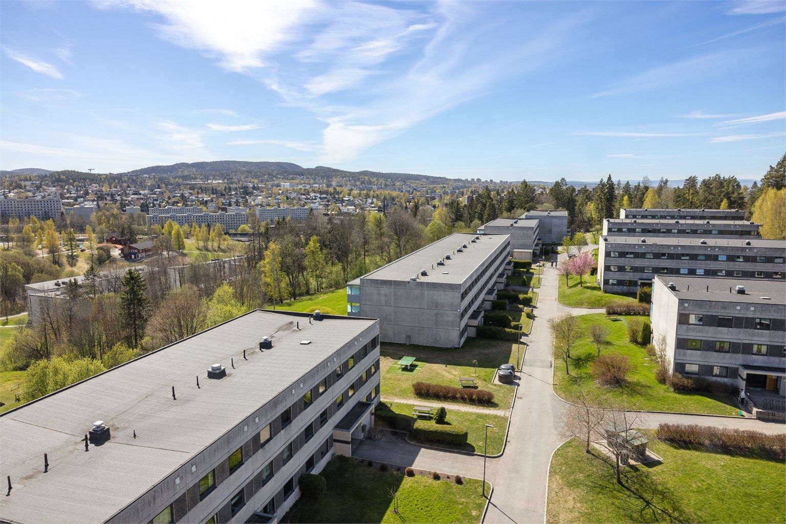 Dette er et trygt og veletablert område, anbefalt for familier og etablerere.