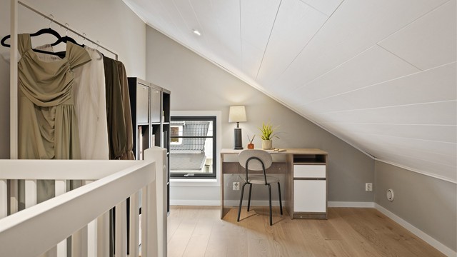 Downlights i skrå himling. Innredning av rommet til bruk for varig opphold er ikke bruksendret/omsøkt.