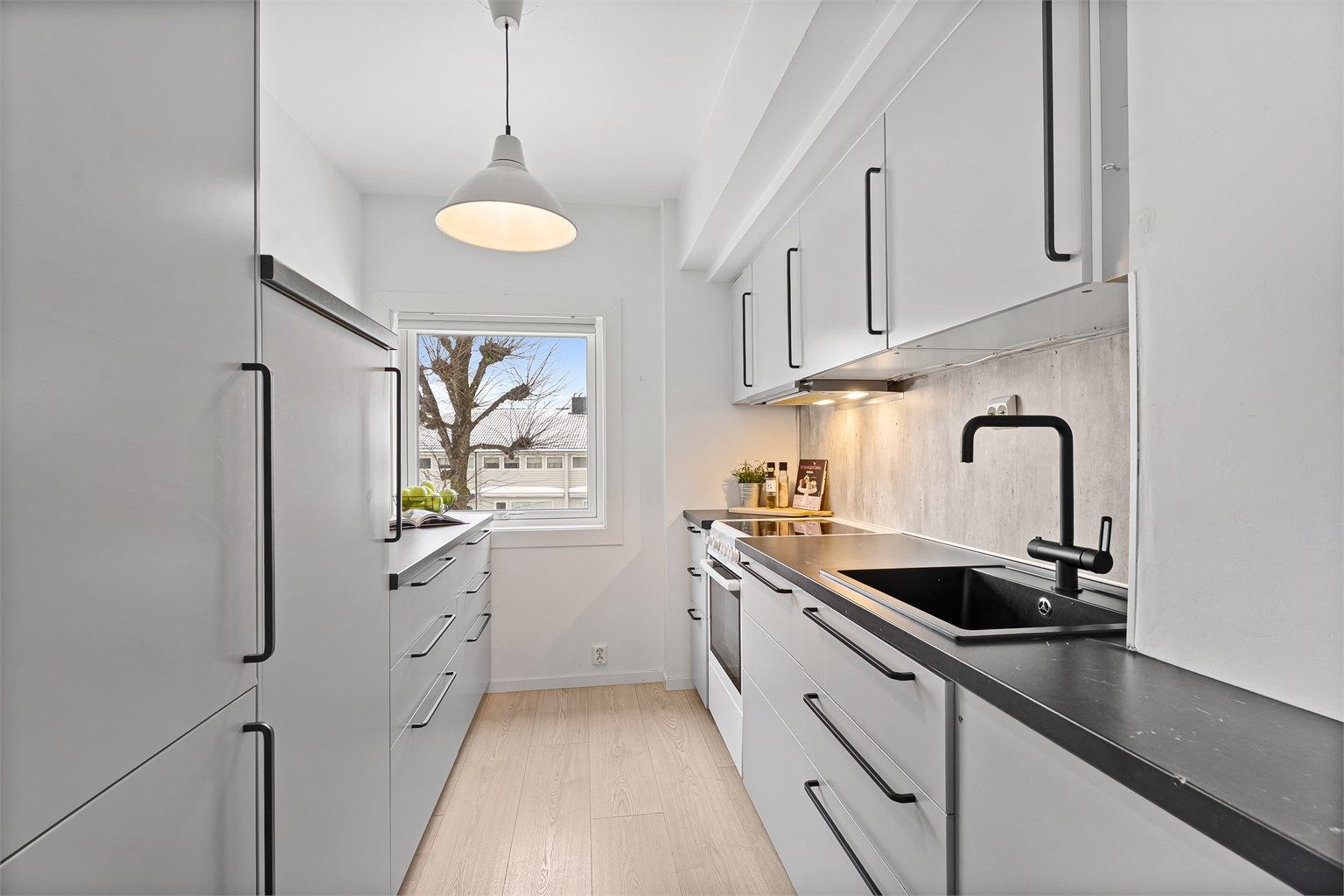 Moderne lune fronter på kjøkken som ble pusset opp i 2018