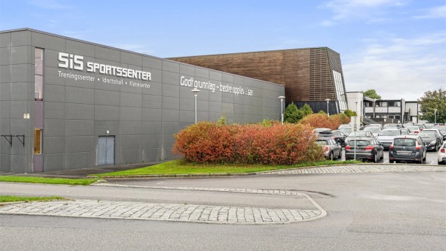 UIS og SIS, er i kort avstand fra boligen.