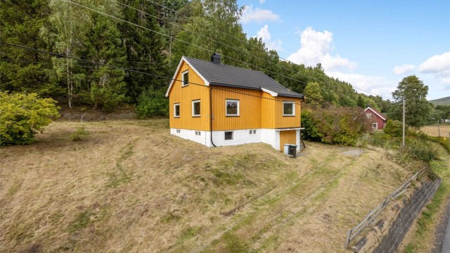 Eiendomsmegler Krogsveen v/Gisle Spidsberg ønsker velkommen til Faldalsveien 65!
Foto: Svein Michaelsen