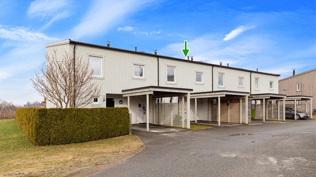 Velkommen til Båhusveien 4 - Carport med el-bil lader og utebod