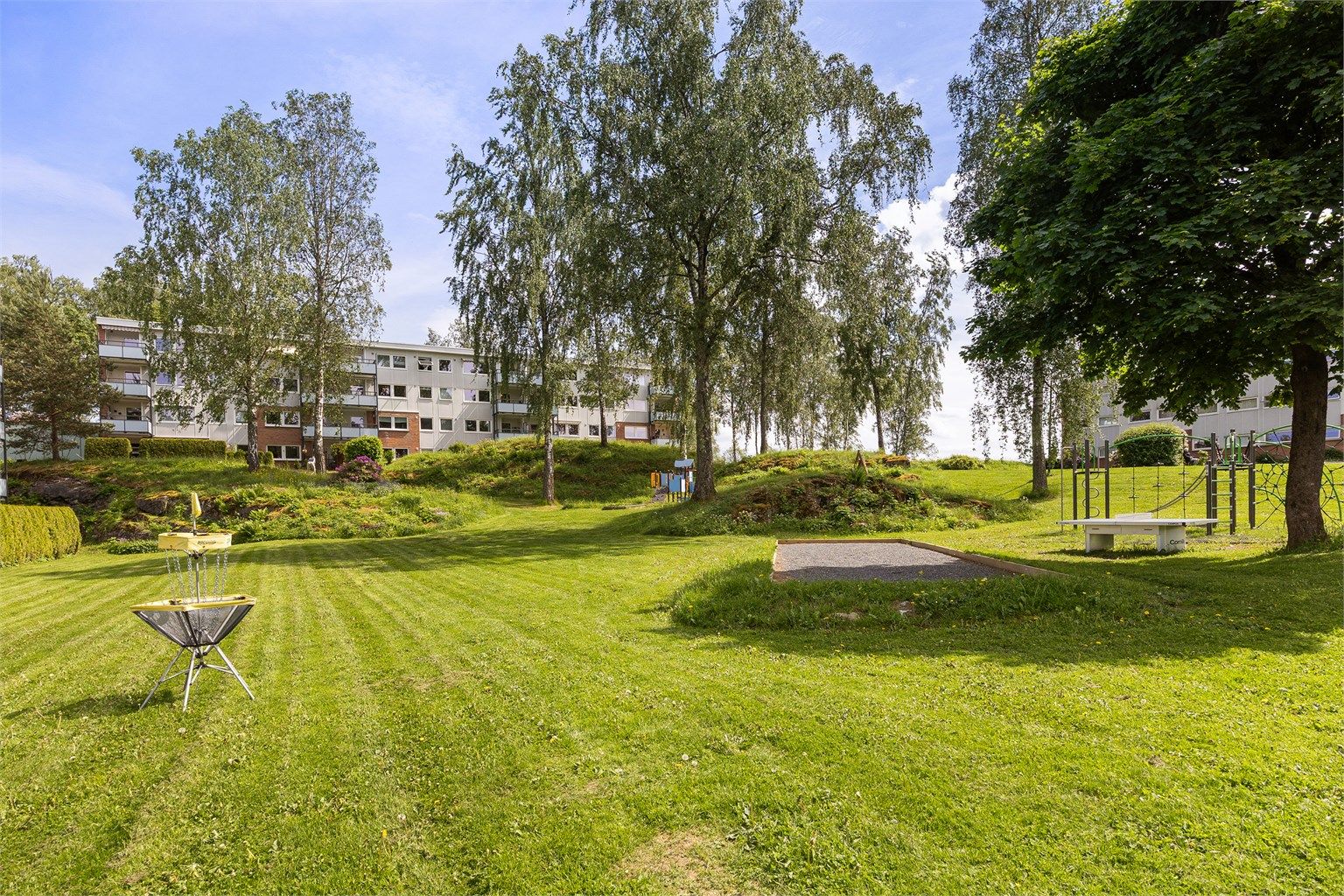 Frisbee nett, petanque-bane og bordtennis-bord 