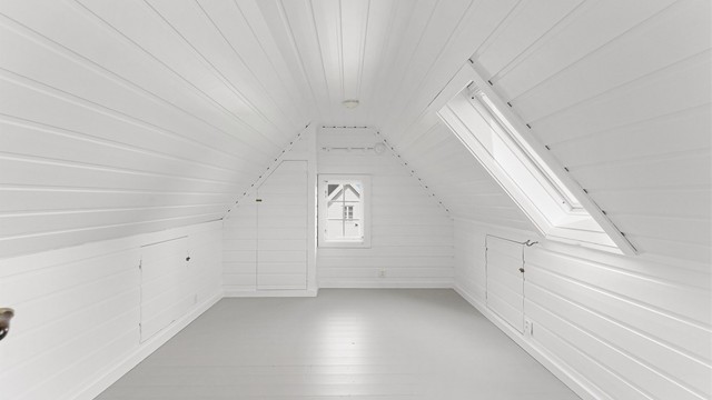 Lagringsmuligheter i kneveggene.
